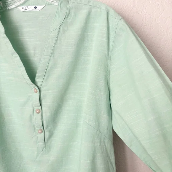 Riders by Lee Womens Mint Green V-Neck Top Roll-Tab Sleeves Large - Picture 6 of 6